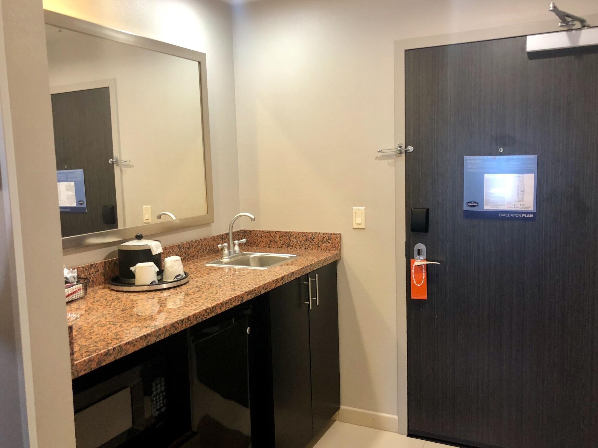 Hampton Inn And Suites Tulsa Central Ngoại thất bức ảnh