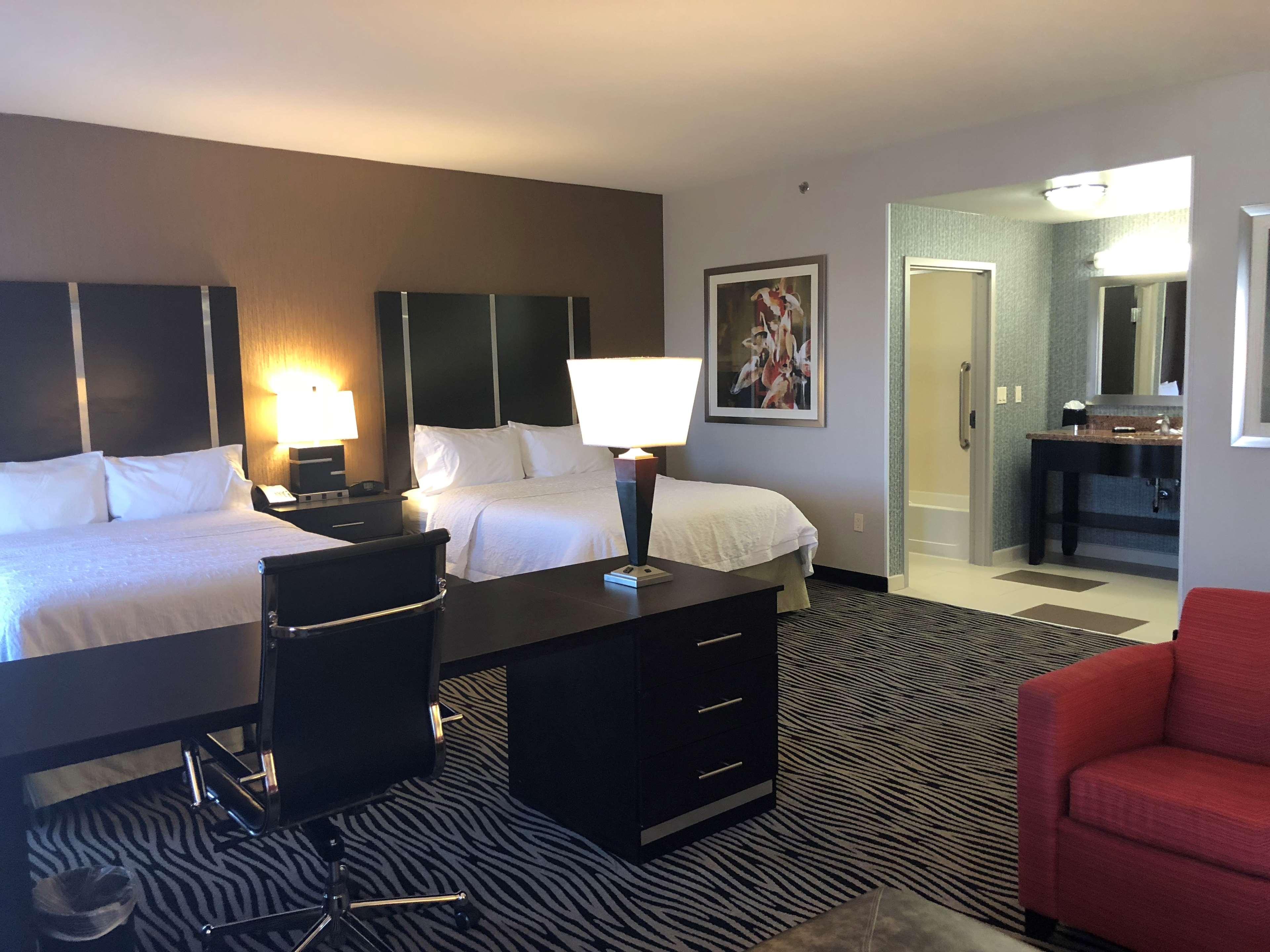 Hampton Inn And Suites Tulsa Central Ngoại thất bức ảnh