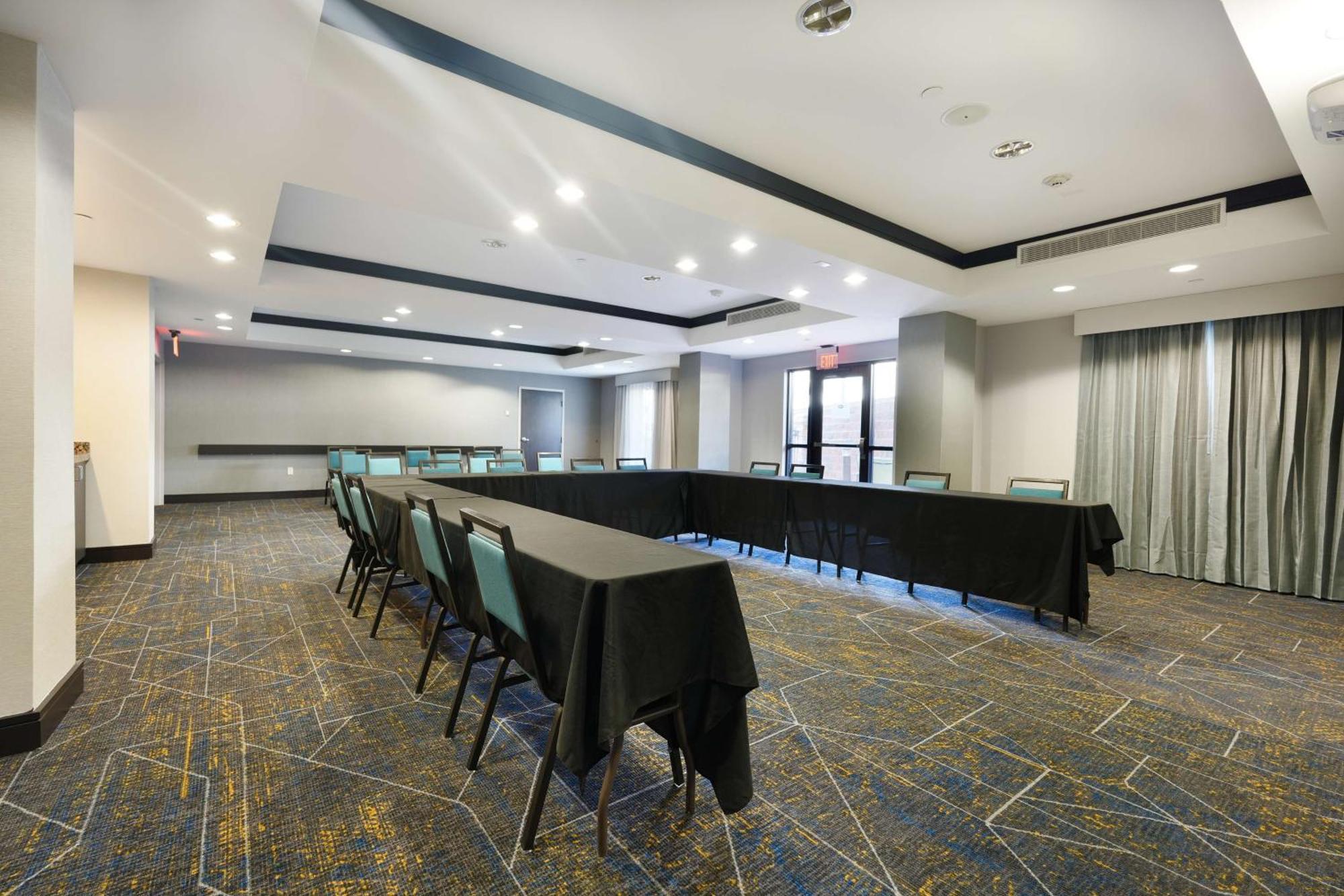 Hampton Inn And Suites Tulsa Central Ngoại thất bức ảnh