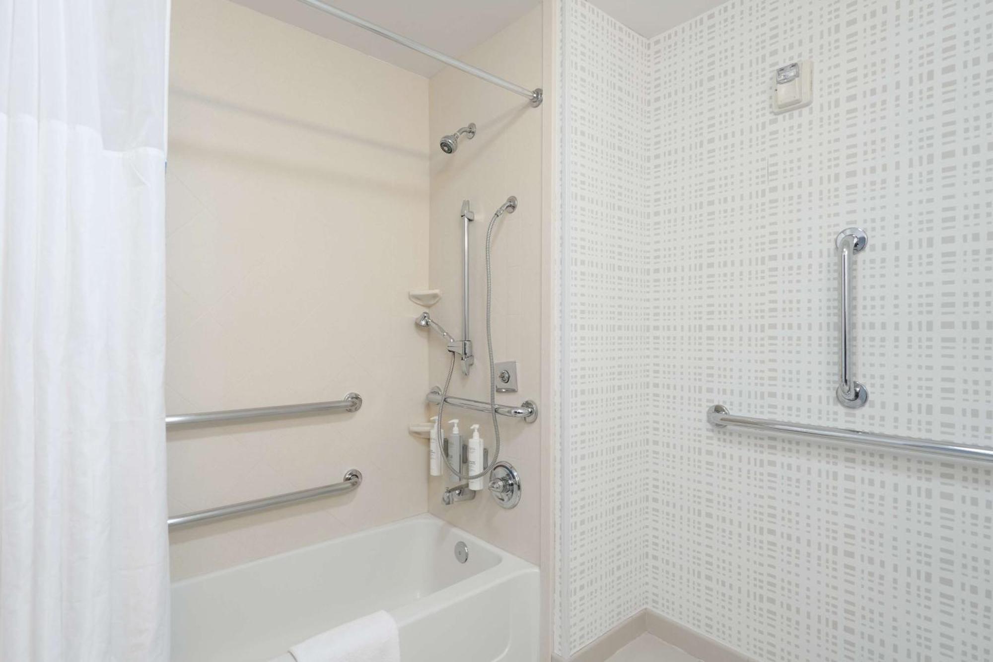Hampton Inn And Suites Tulsa Central Ngoại thất bức ảnh
